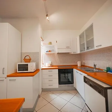 - Spacious 3 Bedroom Sleep 5 Apartament